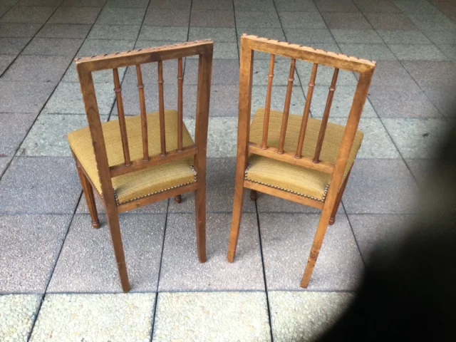 PAAR STOELEN IN LOUIS XVI-STIJL IN NOTEN