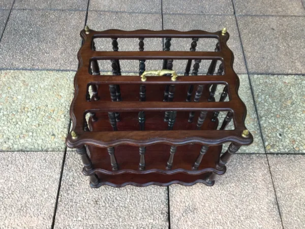 Un porte revue en acajou