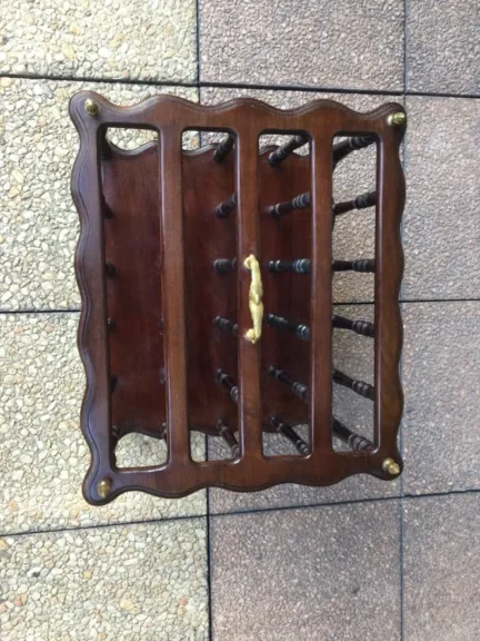 Un porte revue en acajou