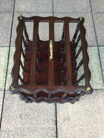 Un porte revue en acajou
