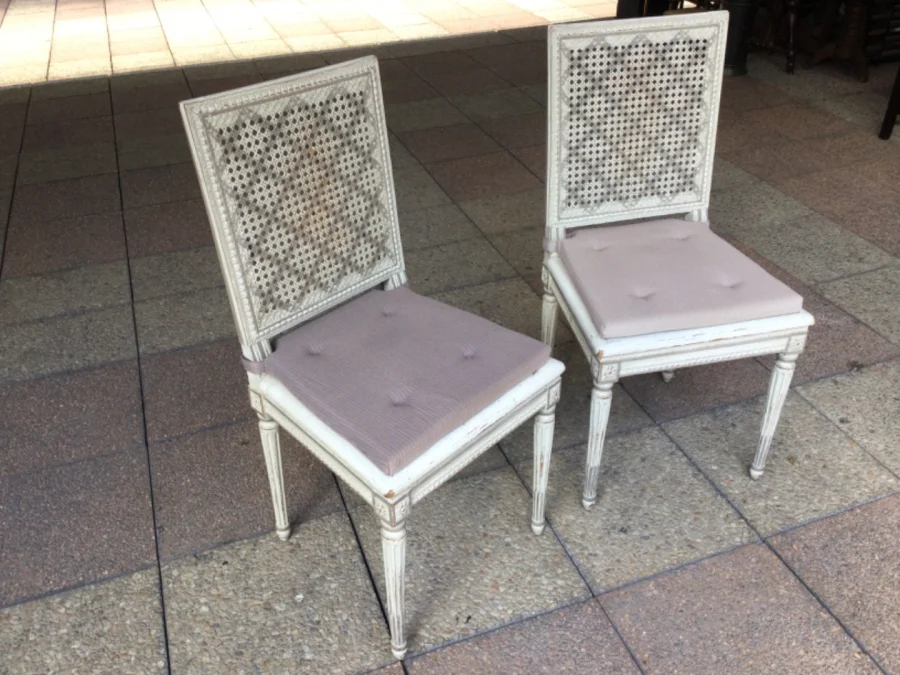 STÜHLE IM LOUIS XVI-STIL