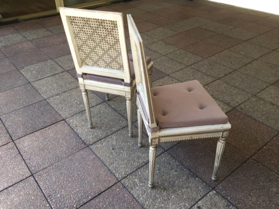STÜHLE IM LOUIS XVI-STIL
