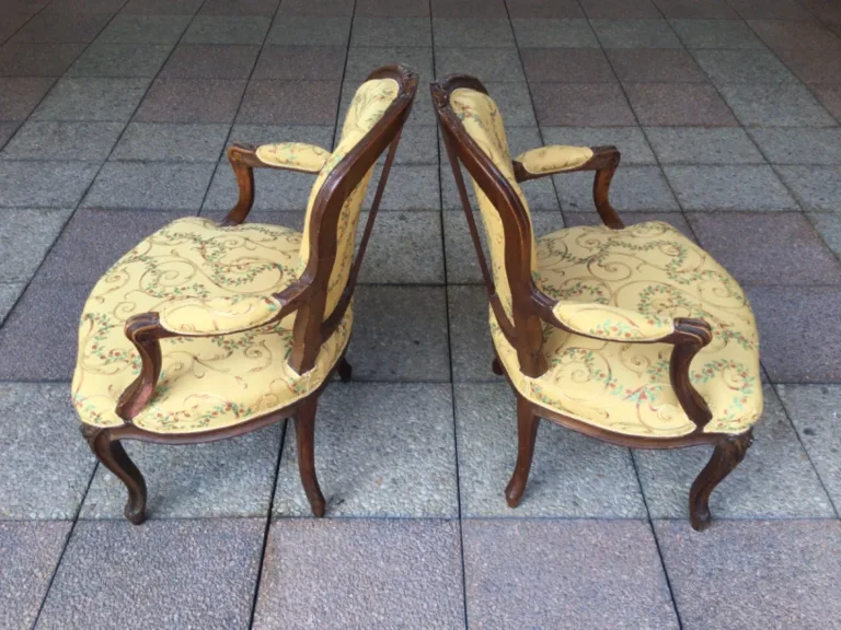 Paire de fauteuils  Louis XV du XVIIIe siècle