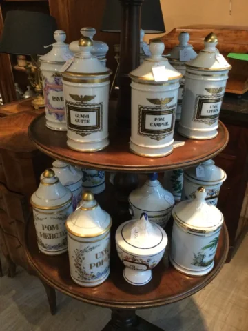 Nouvelle collection de POTS À PHARMACIE ANCIENS