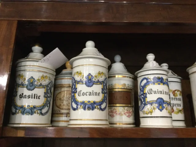 Nouvelle collection de POTS À PHARMACIE ANCIENS