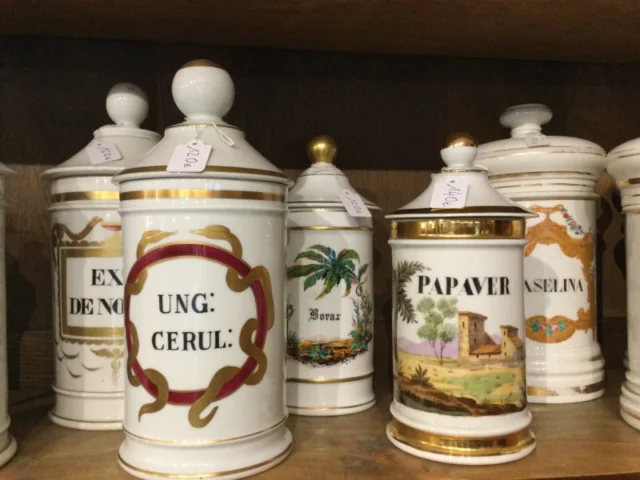 Nouvelle collection de POTS À PHARMACIE ANCIENS
