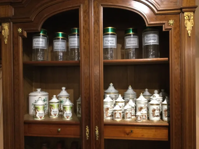 Nouvelle collection de POTS À PHARMACIE ANCIENS