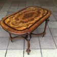 Une table à écrire au desserte en marqueterie