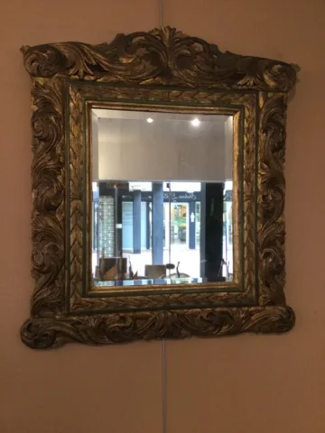 Un miroir italien du tout début du XVIIIe siècle