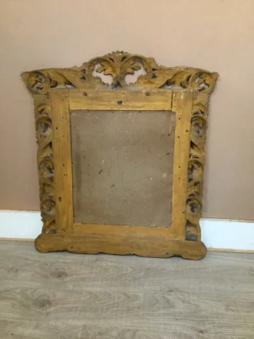 Un miroir italien du tout début du XVIIIe siècle