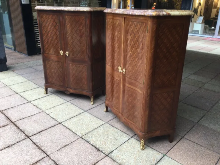 Paire de buffets  à hauteur d'appui en marqueterie