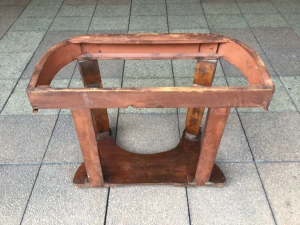 Une console en acajou du XIXe siècle