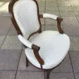 Un fauteuil du XVIIIe siècle en noyer