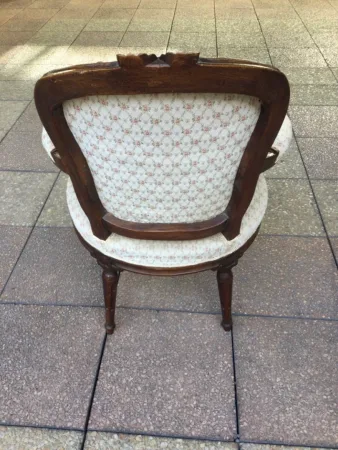 Un fauteuil du XVIIIe siècle en noyer