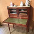 Un bureau-secrétaire bonheurs-du-jour