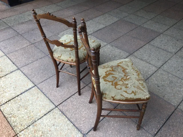 Deux chaises de style Louis XVI
