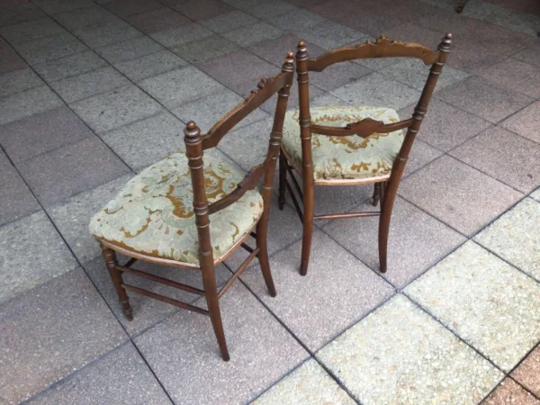 Deux chaises de style Louis XVI