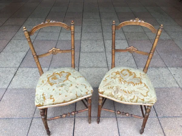 Deux chaises de style Louis XVI