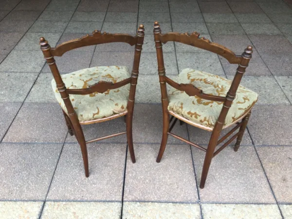 Deux chaises de style Louis XVI