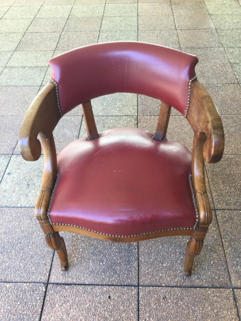 Un fauteuil de bureau en noyer