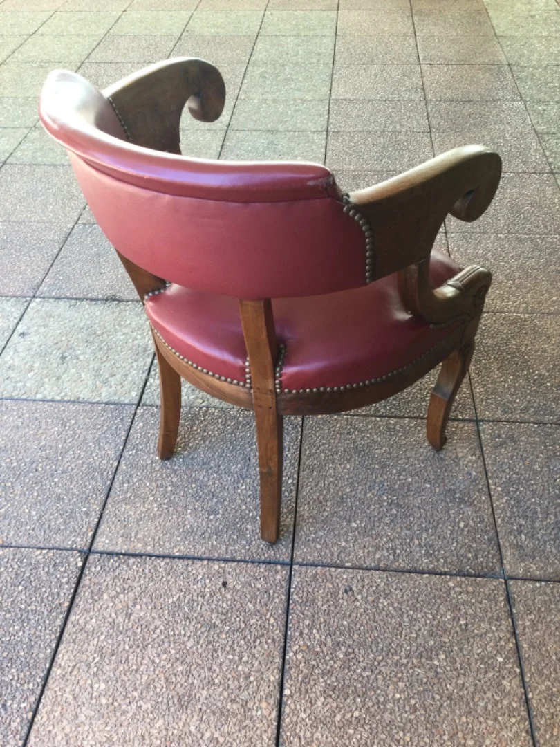 Un fauteuil de bureau en noyer