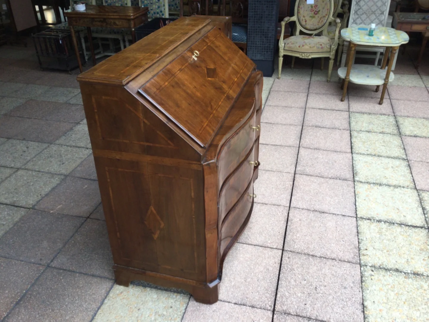 Une commode-bureau de la vallée du Rhin