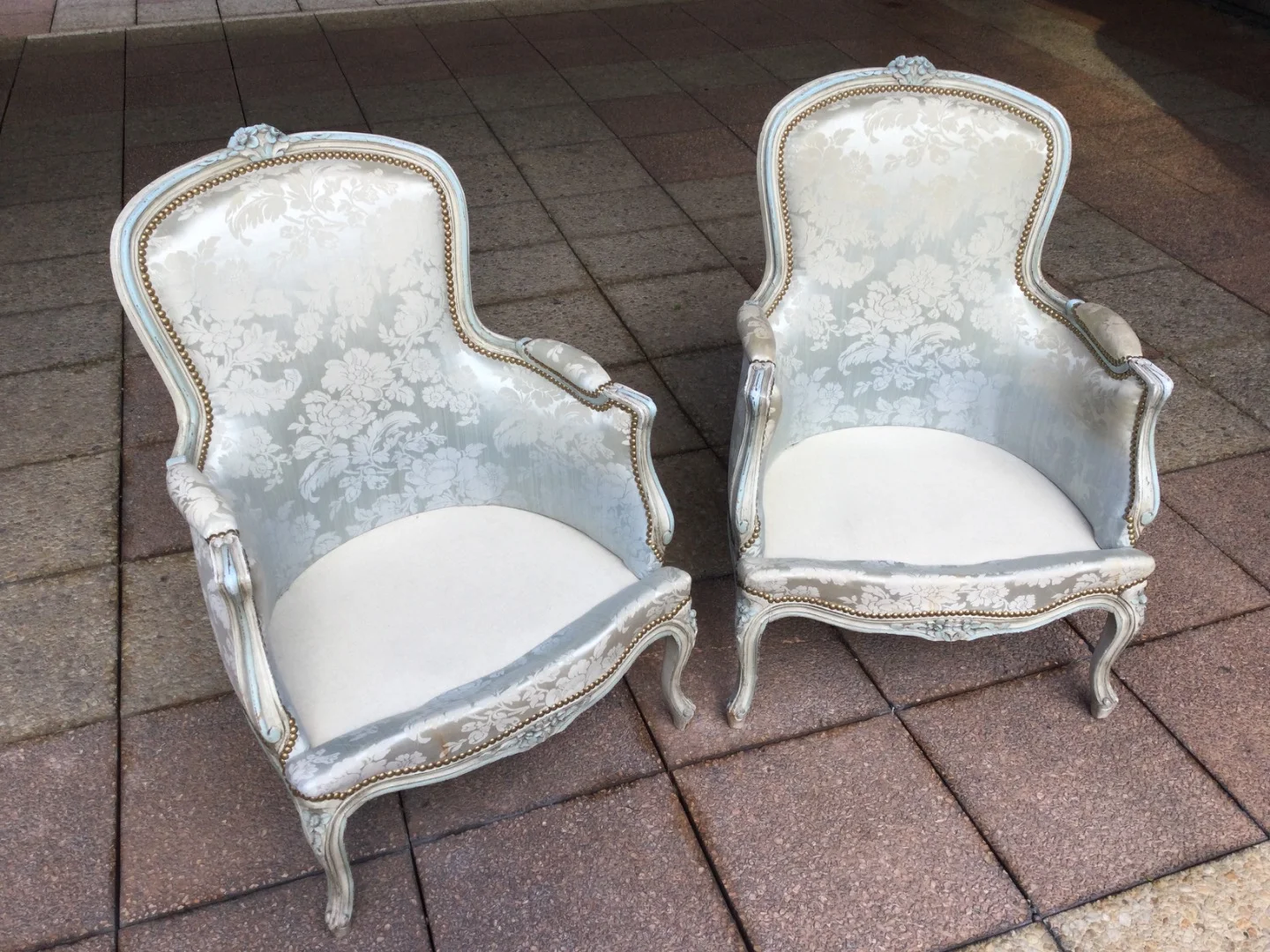 Une paire de bergères de style Louis XV  pain