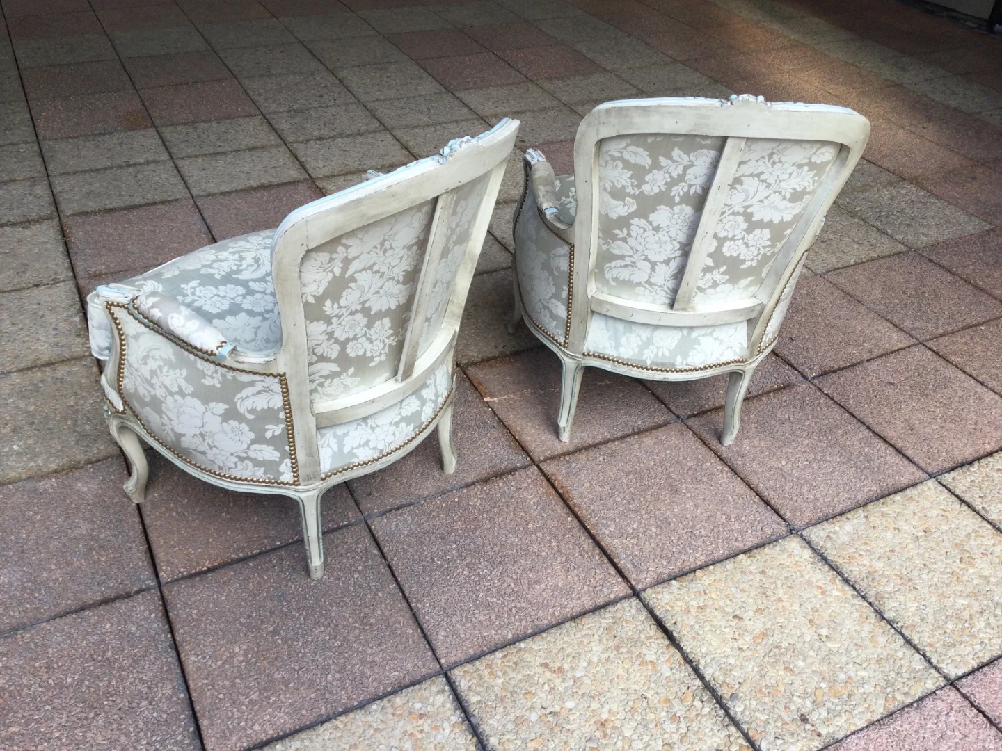 Une paire de bergères de style Louis XV  pain