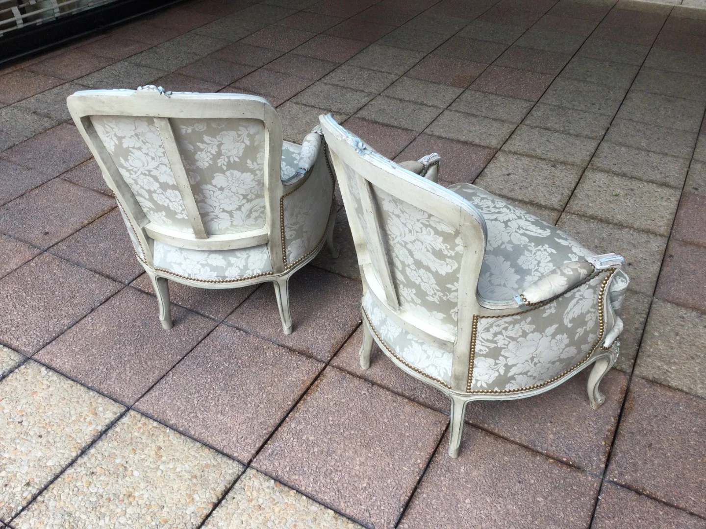 Une paire de bergères de style Louis XV  pain