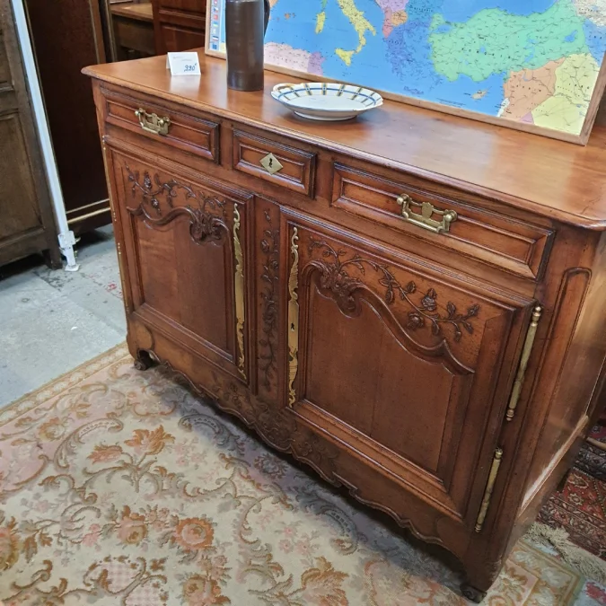 Buffet normand en merisier