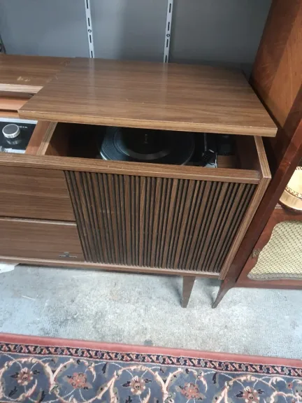 Meuble radio tourne disque Grunding