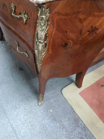 Commode en marqueterie style Louis xv