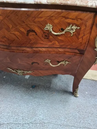 Commode en marqueterie style Louis xv