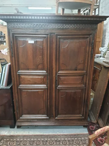 Armoire Louis XIII de petite taille