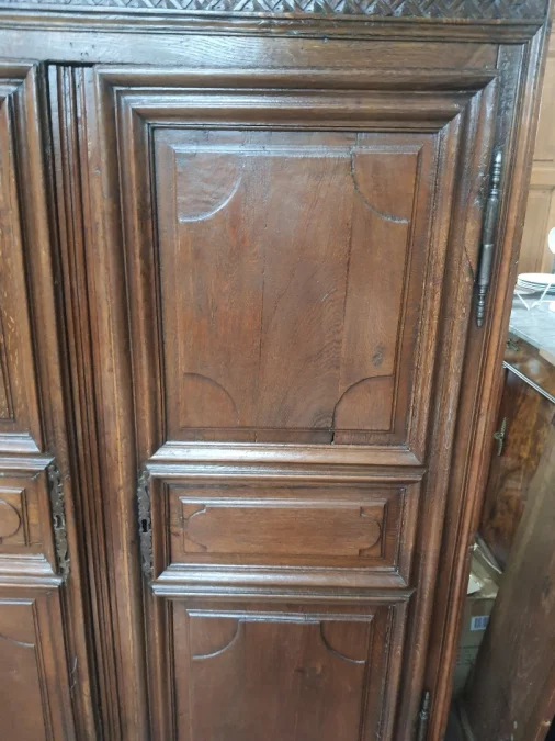 ARMADIO IN STILE LOUIS XIII