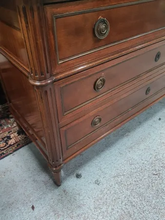 Commode de style Louis XVI