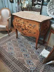 KOMMODE IM LOUIS XV-STIL