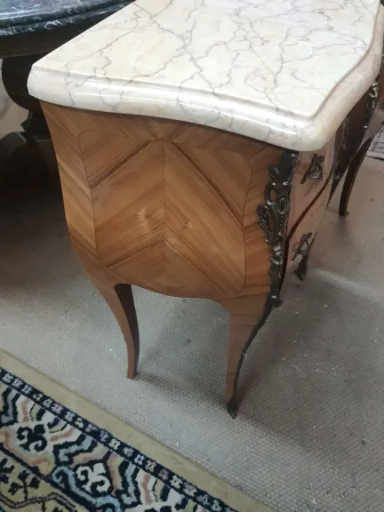 Paire de chevets en marqueterie