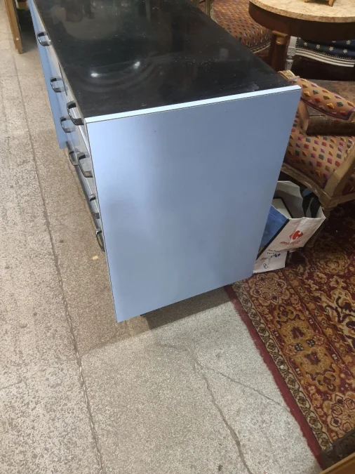 Commode en formica bleue