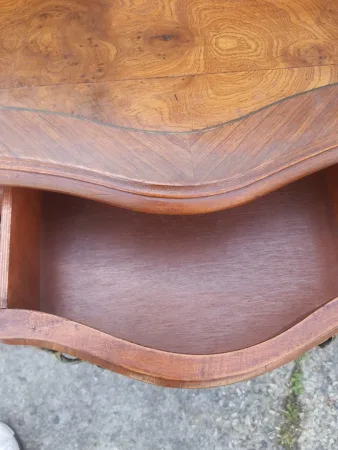 Petite commode de style Louis xv