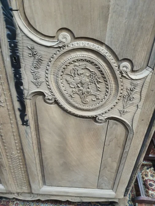 Armoire normande décapée