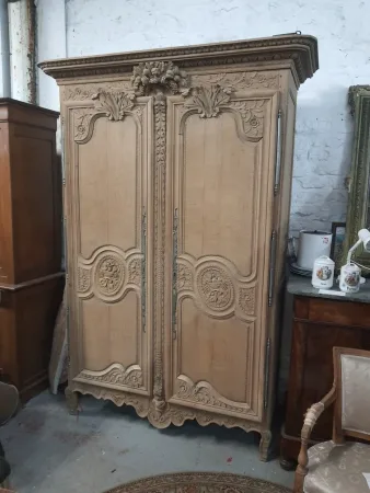 armoire normande de mariage decapée