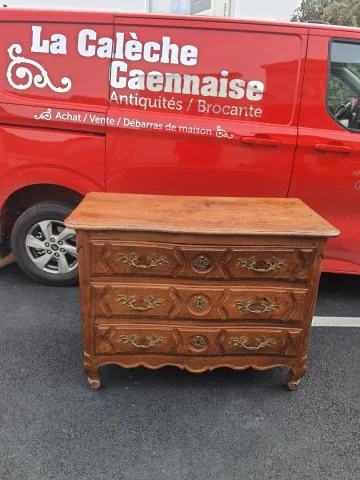 LOUIS XV PERIOD CHEST OF DRAWERS