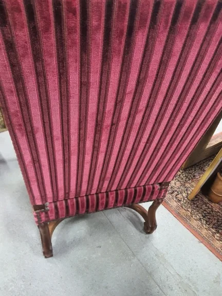Fauteuil louis XIII en noyer