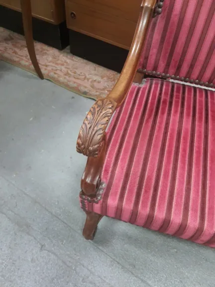 Fauteuil louis XIII en noyer