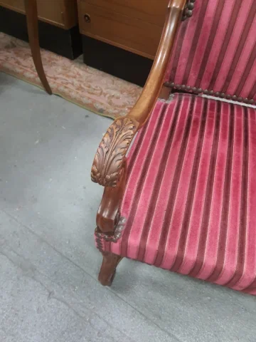 Fauteuil louis XIII en noyer