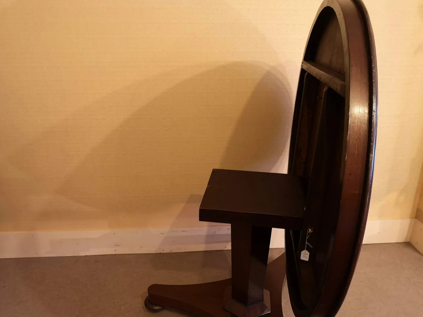 ENGLISH PEDESTAL TABLE