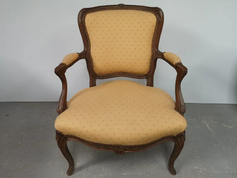 Fauteuil style Louis XV
