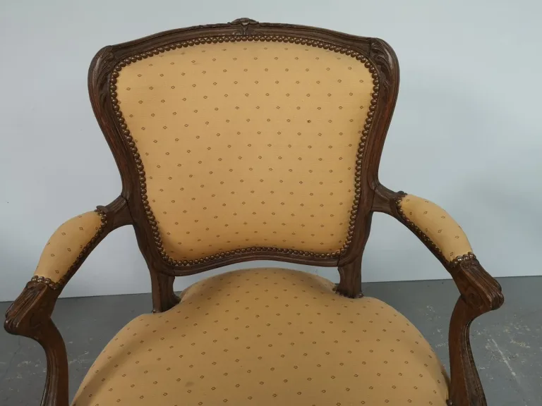 Fauteuil style Louis XV