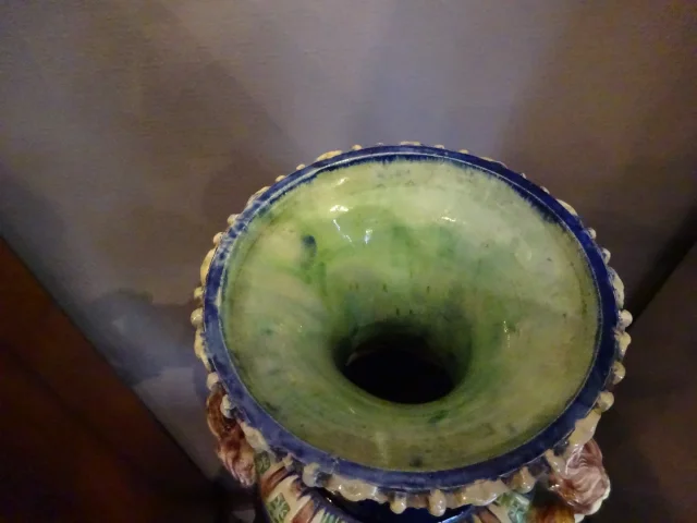 Grand vase en faience émaillée d'époque fin XIXème